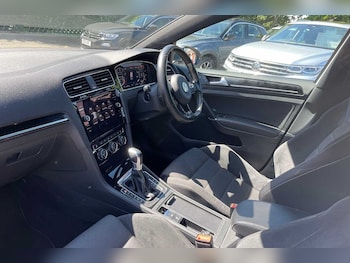 Used Volkswagen Golf 2017 for sale - 75533679: Photo