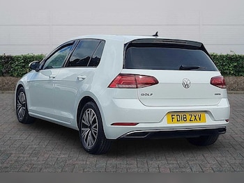 Used Volkswagen Golf 2018 for sale - 79170599: Photo
