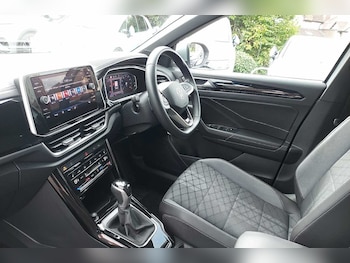 Used Volkswagen T-Roc 2023 for sale - 75733556: Photo