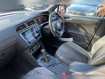 Used Volkswagen Tiguan 2023 for sale - 76139657: Photo 2