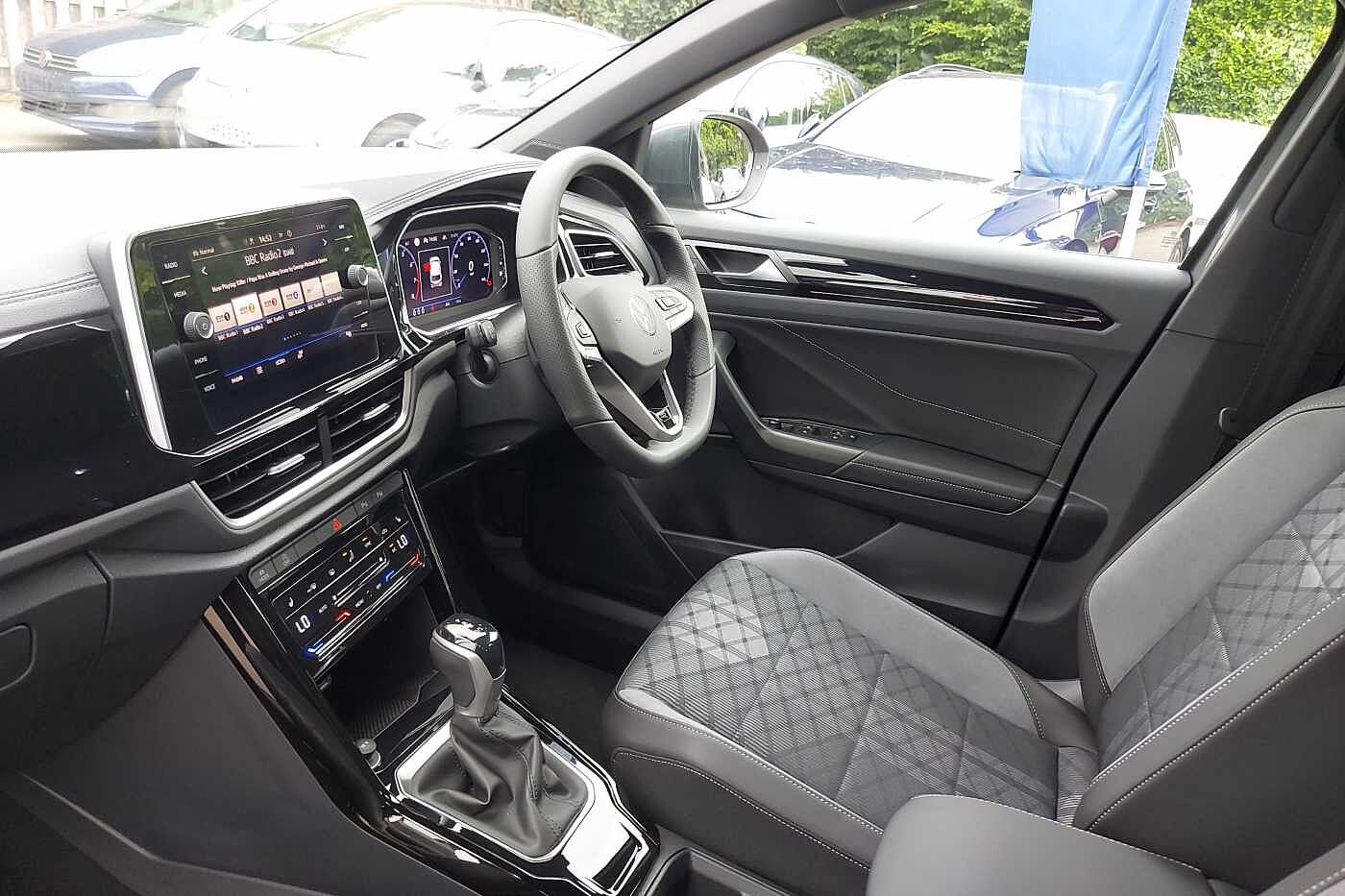 Used Volkswagen T-Roc 2025 for sale - 76110896: Photo 2