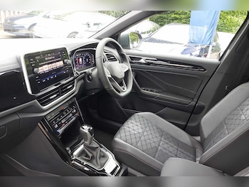 Used Volkswagen T-Roc 2025 for sale - 76110896: Photo 2