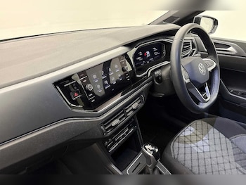 Used Volkswagen Polo 2024 for sale - 77307048: Photo