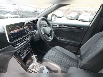 Used Volkswagen T-Roc 2025 for sale - 76110970: Photo 2
