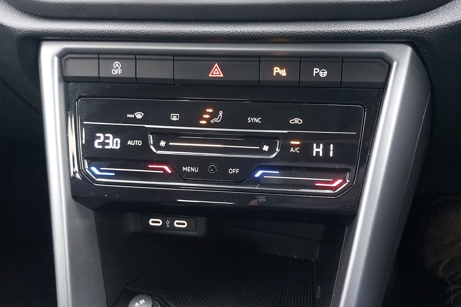 Used Volkswagen T-Roc 2023 for sale - 77613760: Photo 14