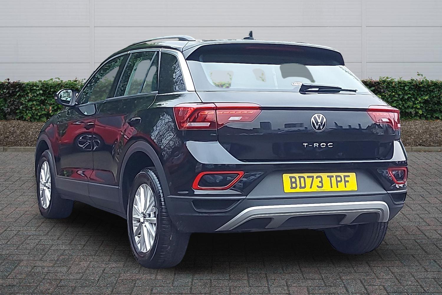 Used Volkswagen T-Roc 2023 for sale - 77613760: Photo 2