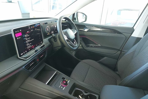 Used Volkswagen Tiguan 2024 for sale - 76111389: Photo 2
