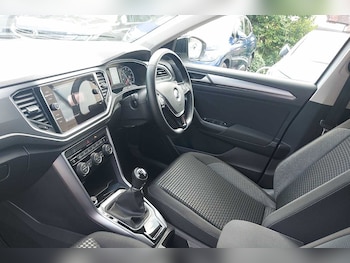 Used Volkswagen T-Roc 2022 for sale - 75533688: Photo