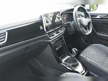 Used Volkswagen T-Roc 2023 for sale - 77177674: Photo