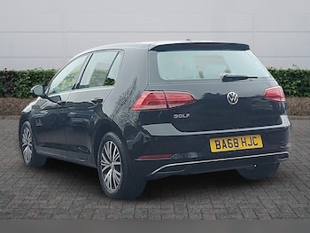 Used Volkswagen Golf 2019 for sale - 77427500: Photo