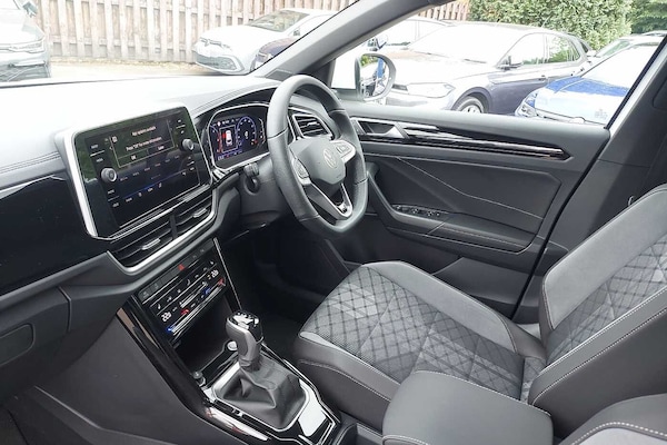 Used Volkswagen T-Roc 2025 for sale - 76111030: Photo 2