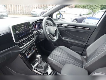 Used Volkswagen T-Roc 2025 for sale - 76111030: Photo 2