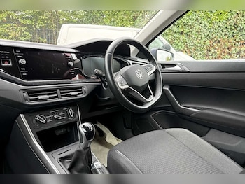 Used Volkswagen Polo 2023 for sale - 76202349: Photo 2