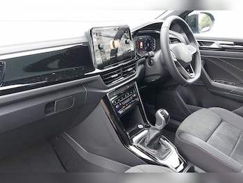 Used Volkswagen T-Roc 2025 for sale - 76800580: Photo