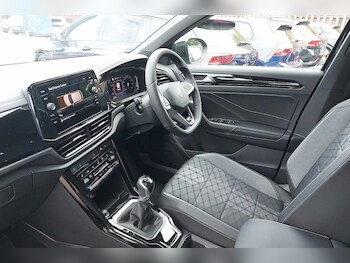 Used Volkswagen T-Roc 2025 for sale - 76111051: Photo 2