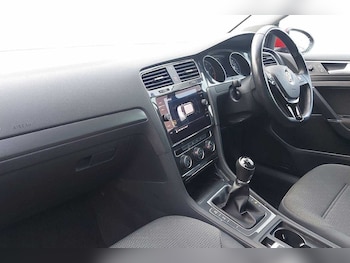 Used Volkswagen Golf 2018 for sale - 77457400: Photo