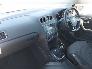 Used Volkswagen Polo 2016 for sale - 78785778: Photo