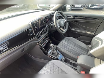 Used Volkswagen T-Roc 2025 for sale - 76154313: Photo 2