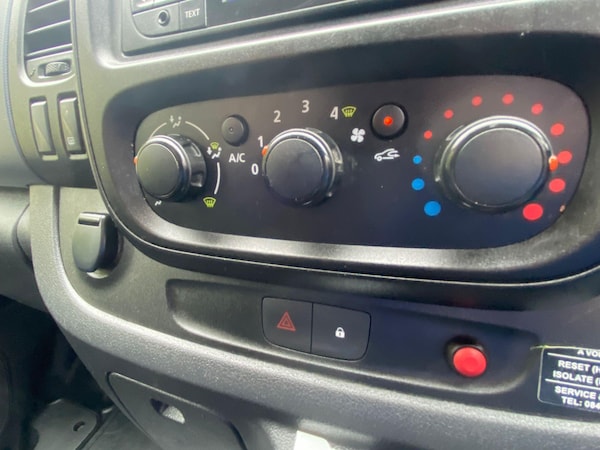Used Vauxhall Vivaro 2016 for sale - 76270918: Photo 9