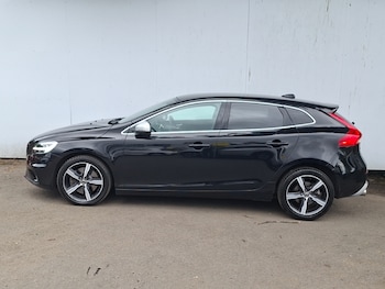 Used Volvo V40 2019 for sale - 79048577: Photo