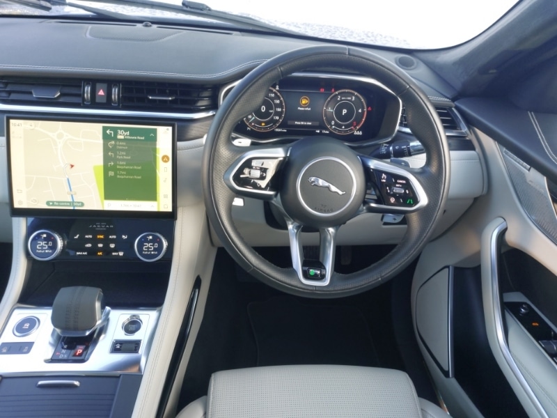 Used Jaguar F-Pace 2021 for sale - 76860532: Photo 7