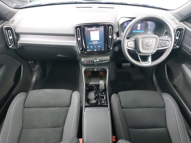 Used Volvo XC40 2024 for sale - 76331529: Photo 2