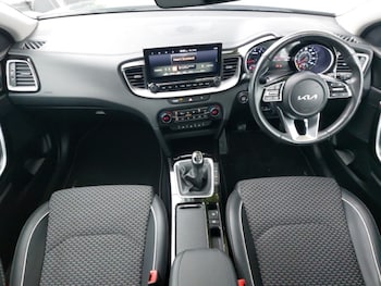 Used Kia XCeed 2023 for sale - 76301815: Photo 2