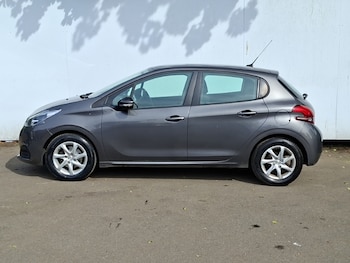 Used Peugeot 208 2018 for sale - 79171109: Photo
