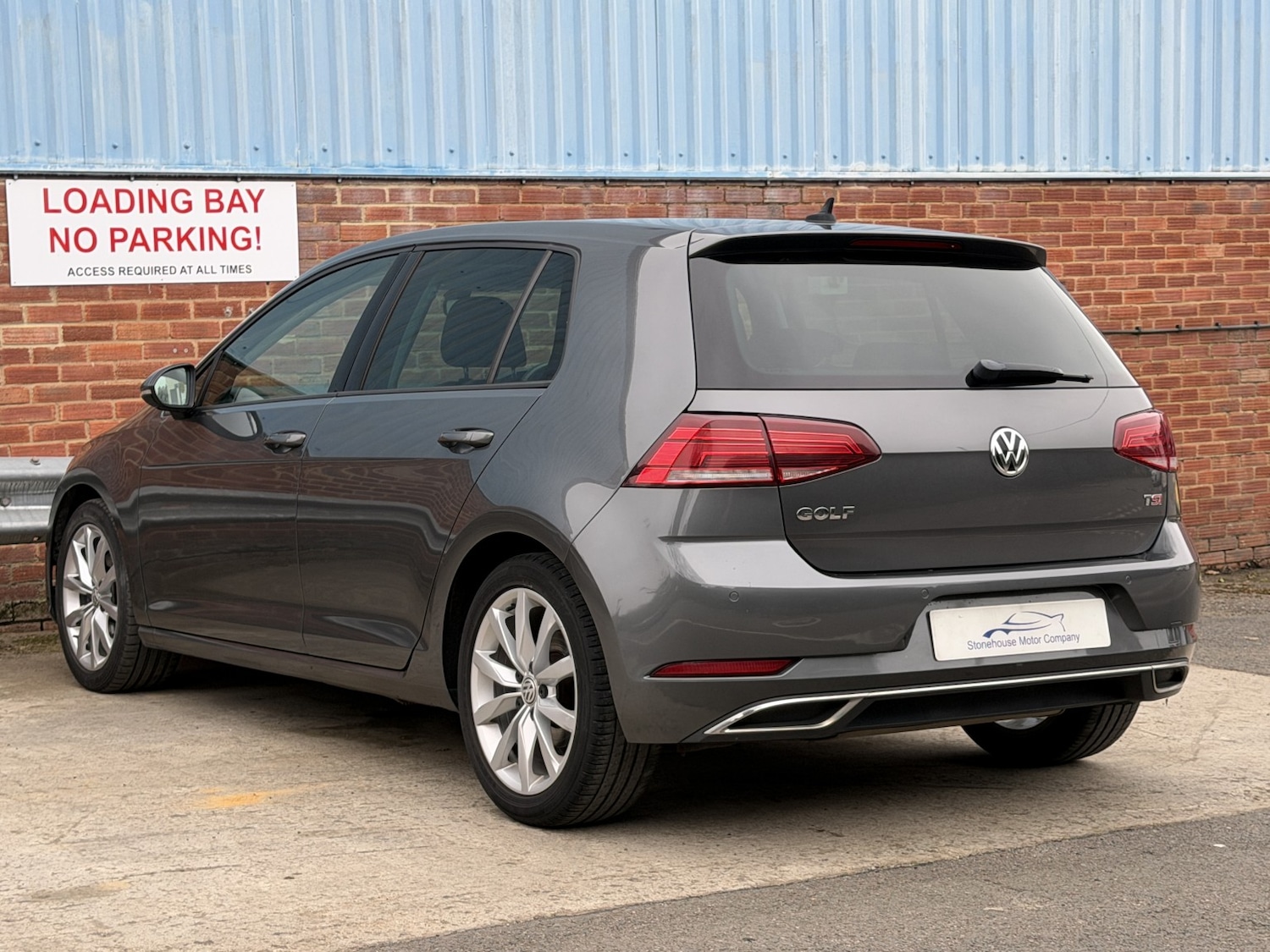 Used Volkswagen Golf 2017 for sale - 77822361: Photo 3