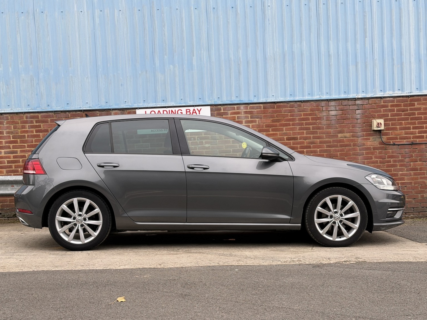 Used Volkswagen Golf 2017 for sale - 77822361: Photo 9