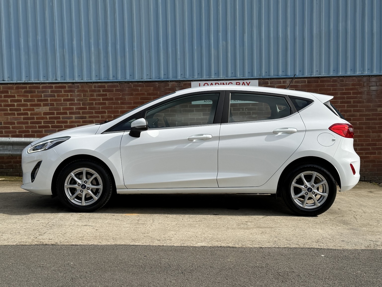 Used Ford Fiesta 2017 for sale - 77822353: Photo 2