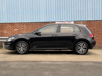 Used Volkswagen Golf 2018 for sale - 76911038: Photo
