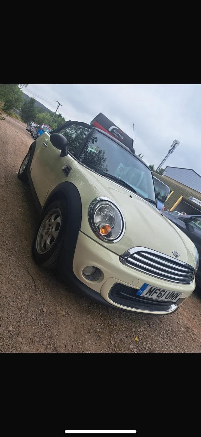Used MINI Convertible 2011 for sale - 76037109: Photo 13