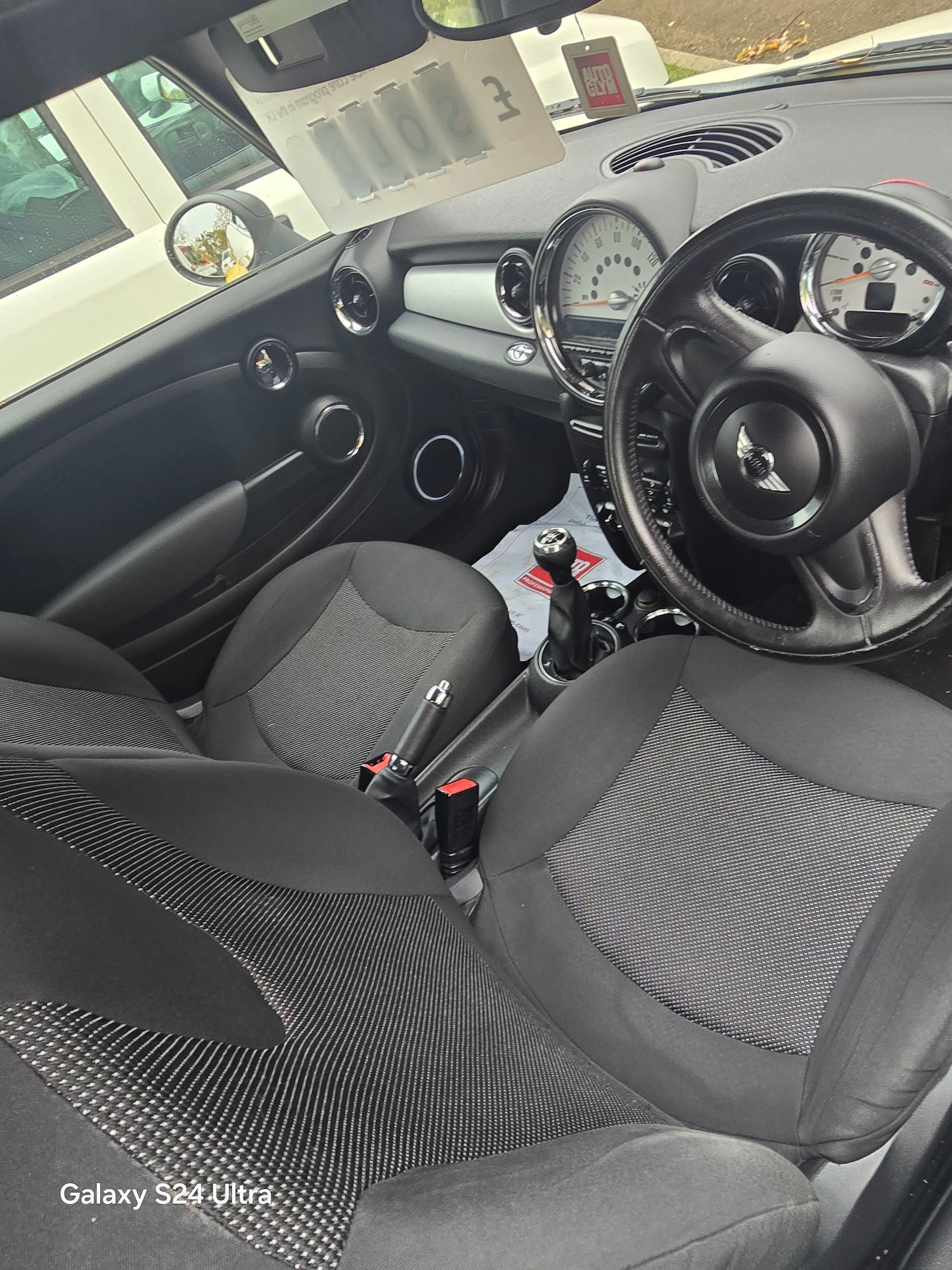 Used MINI Convertible 2011 for sale - 76037109: Photo 7