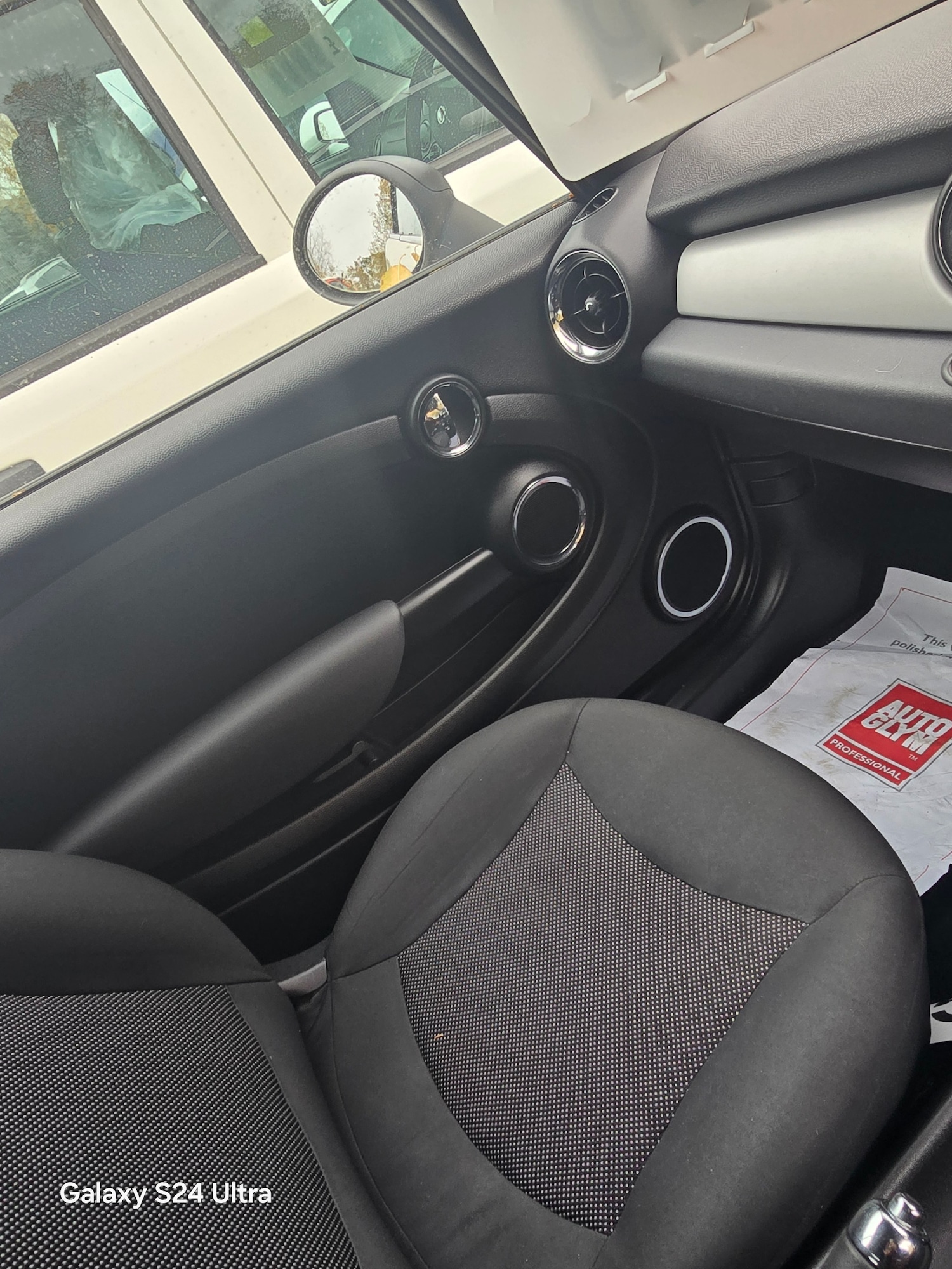 Used MINI Convertible 2011 for sale - 76037109: Photo 9