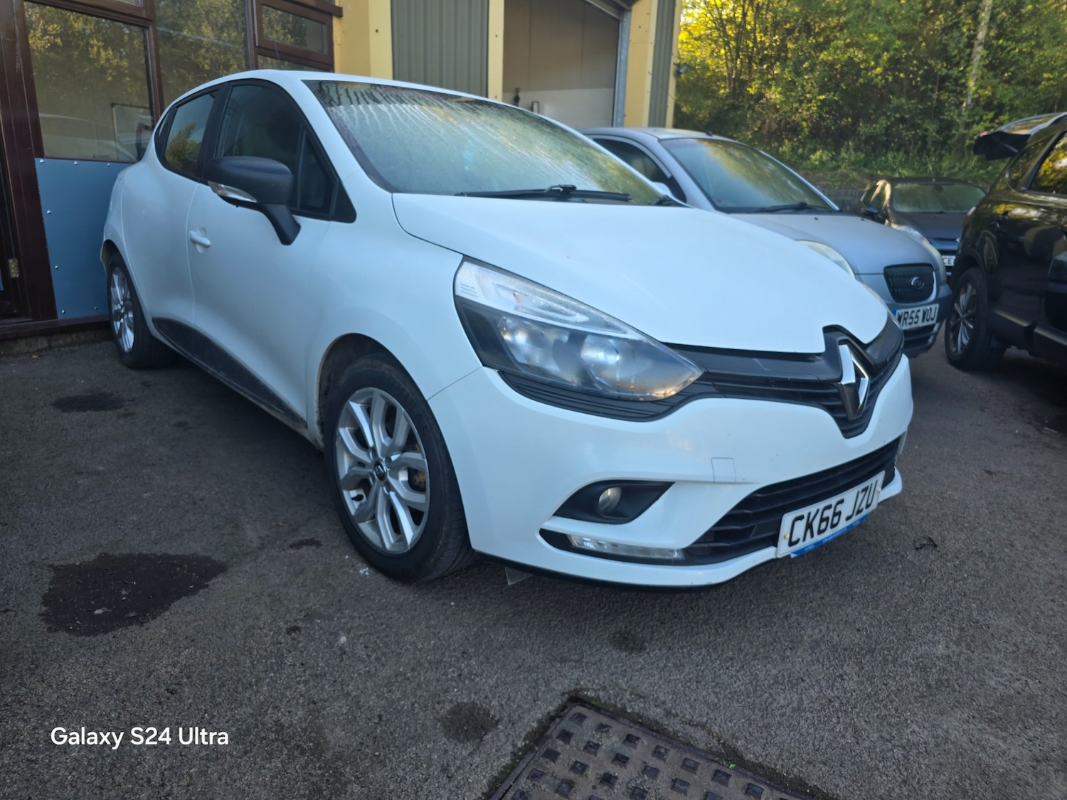 Used Renault Clio 2016 for sale - 76181647: Photo 2
