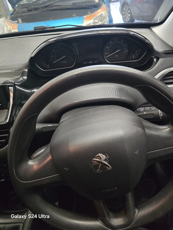 Used Peugeot 208 2017 for sale - 76279191: Photo 11
