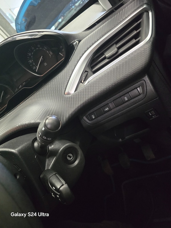 Used Peugeot 208 2017 for sale - 76279191: Photo 12