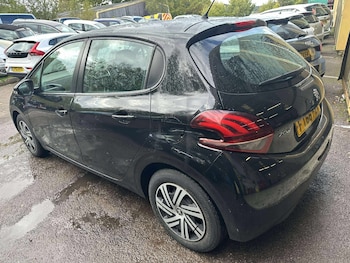 Used Peugeot 208 2017 for sale - 76279191: Photo