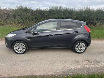Used Ford Fiesta 2010 for sale - 76045877: Photo