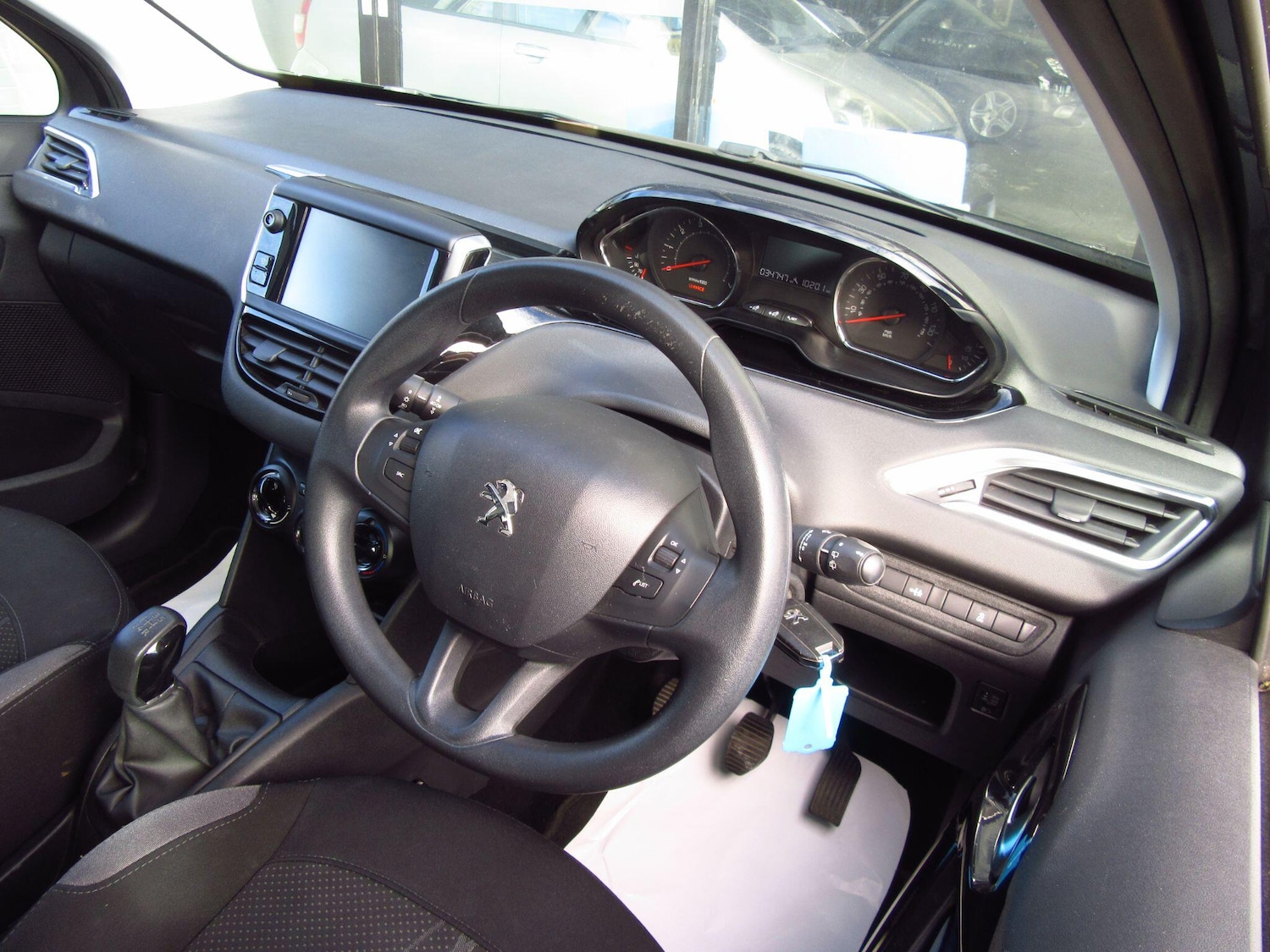 Used Peugeot 208 2013 for sale - 75950018: Photo 6