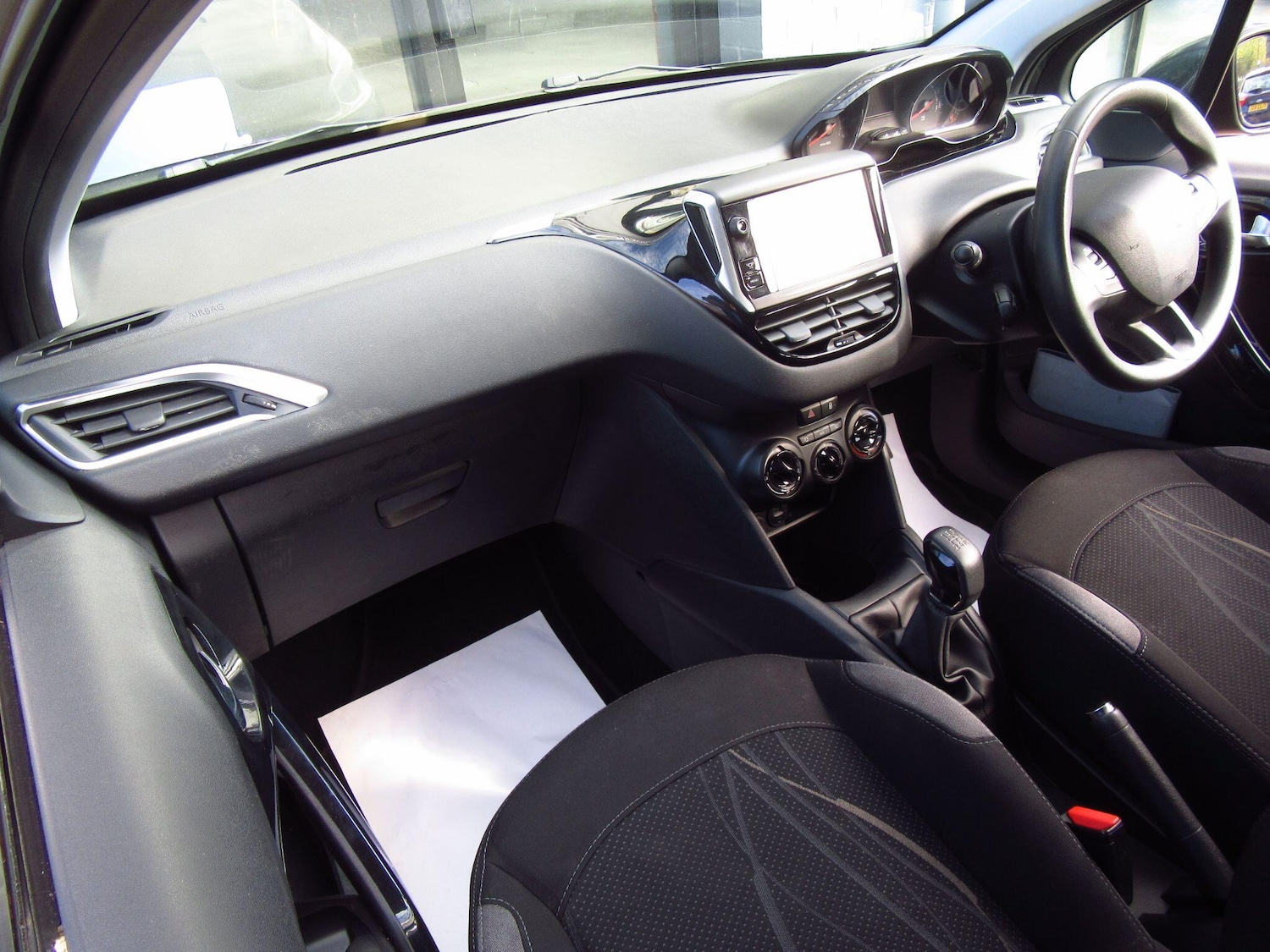 Used Peugeot 208 2013 for sale - 75950018: Photo 7