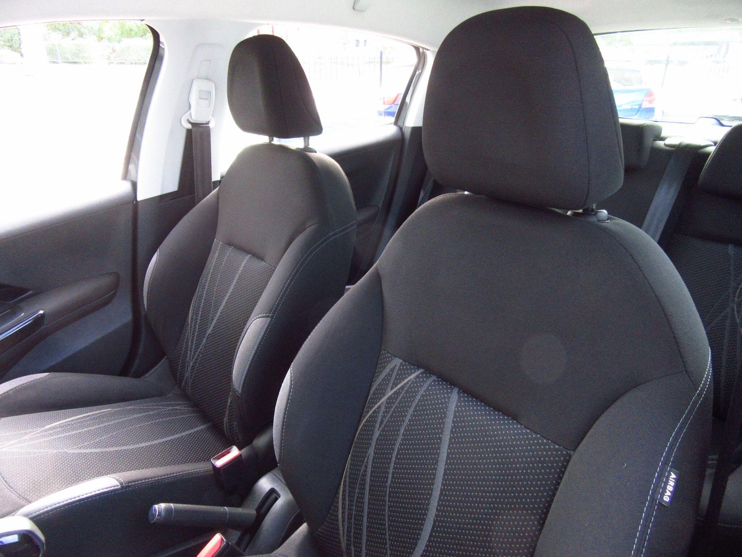 Used Peugeot 208 2013 for sale - 75950018: Photo 8