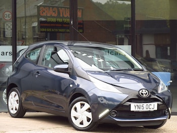2015 (15) - 1.0 VVT-i x-play Euro 5 3dr Euro 5