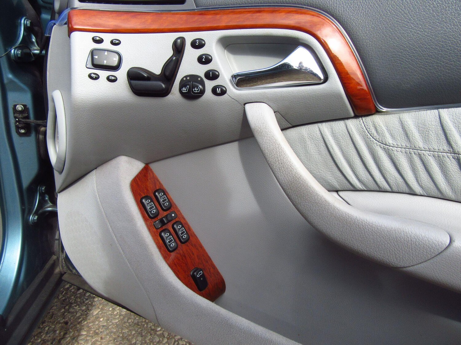 Used Mercedes-Benz S Class 2001 for sale - 78072749: Photo 12