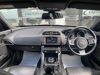 Used Jaguar XE 2017 for sale - 79395827: Photo