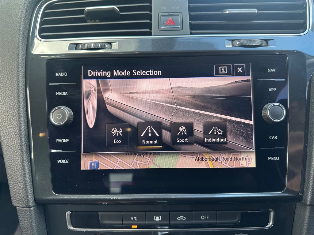 Used Volkswagen Golf 2017 for sale - 77012338: Photo 24