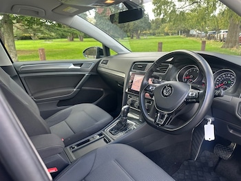 Used Volkswagen Golf 2017 for sale - 77012338: Photo