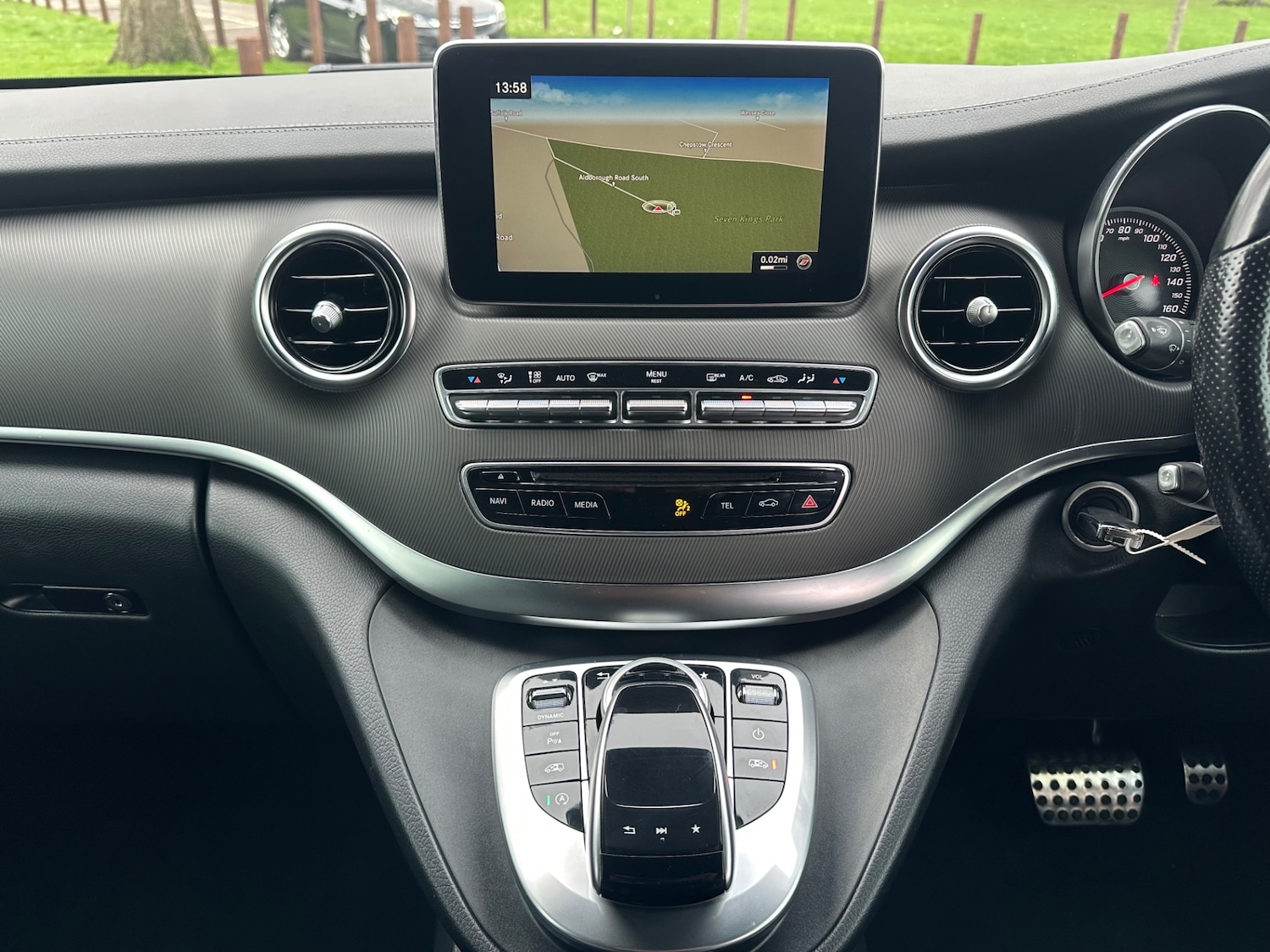 Used Mercedes-Benz V-Class 2017 for sale - 77435271: Photo 10