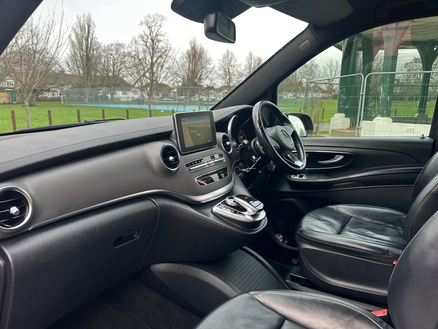 Used Mercedes-Benz V-Class 2017 for sale - 77435271: Photo 12